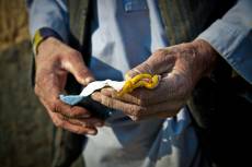 Šmejdi nabízejí seniorům práci s podmínkou odebrání různého zboží
