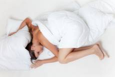 Špatně spíte? Nejčastější příčiny a jejich řešení
