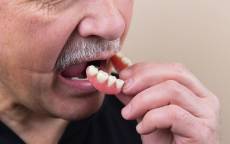 Nový lék může pomoci s růstem dalších zubů